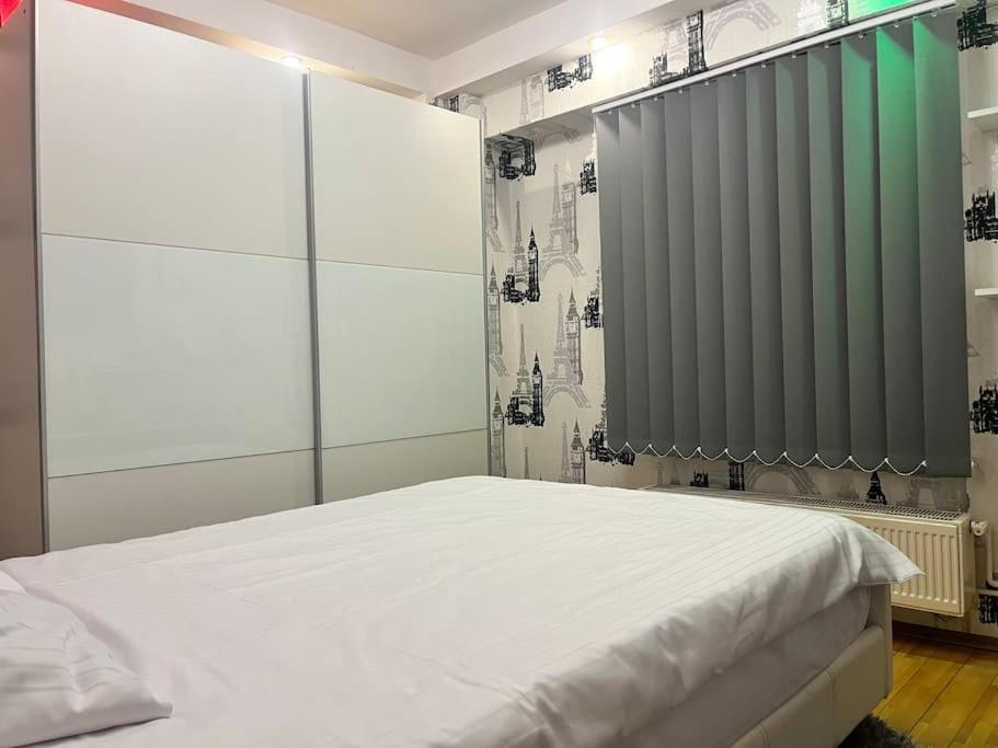 Charming Apartment/King Size Bed بوخارست المظهر الخارجي الصورة
